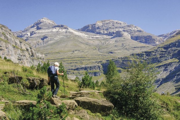 Cicerone - Walks and climbs in the Pyrenees.