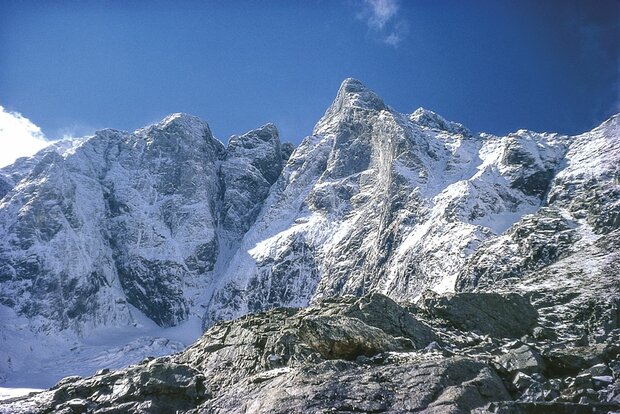 Cicerone - Walks and climbs in the Pyrenees.