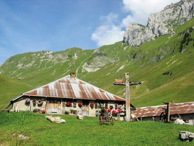 Cicerone - Walking in the Haute Savoie north